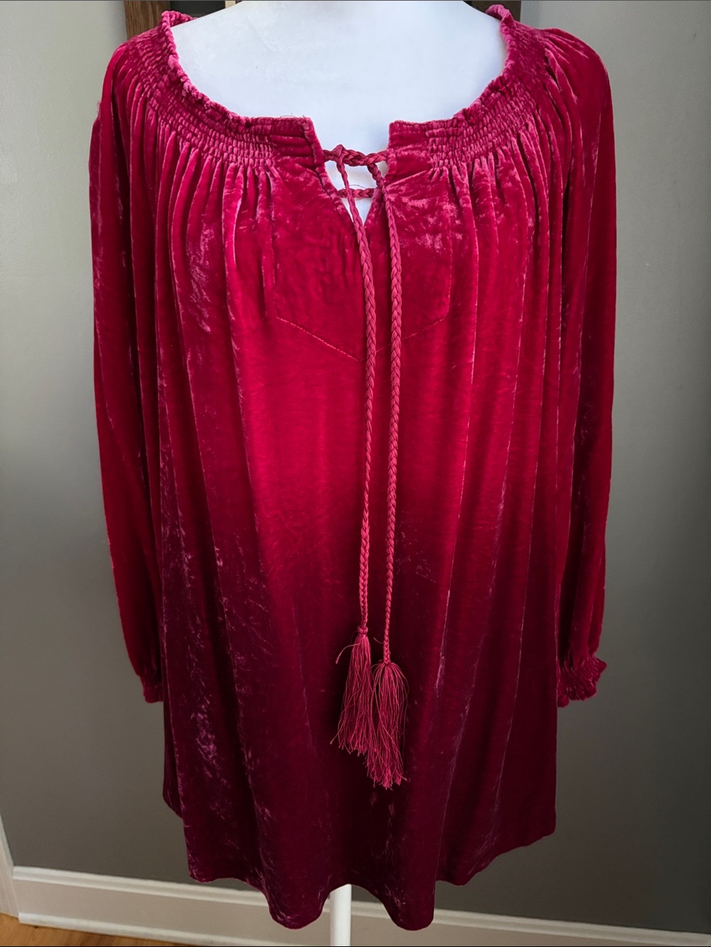 Sundance Plush Raspberry Velvet Peasant Top with Tassel Tie Large